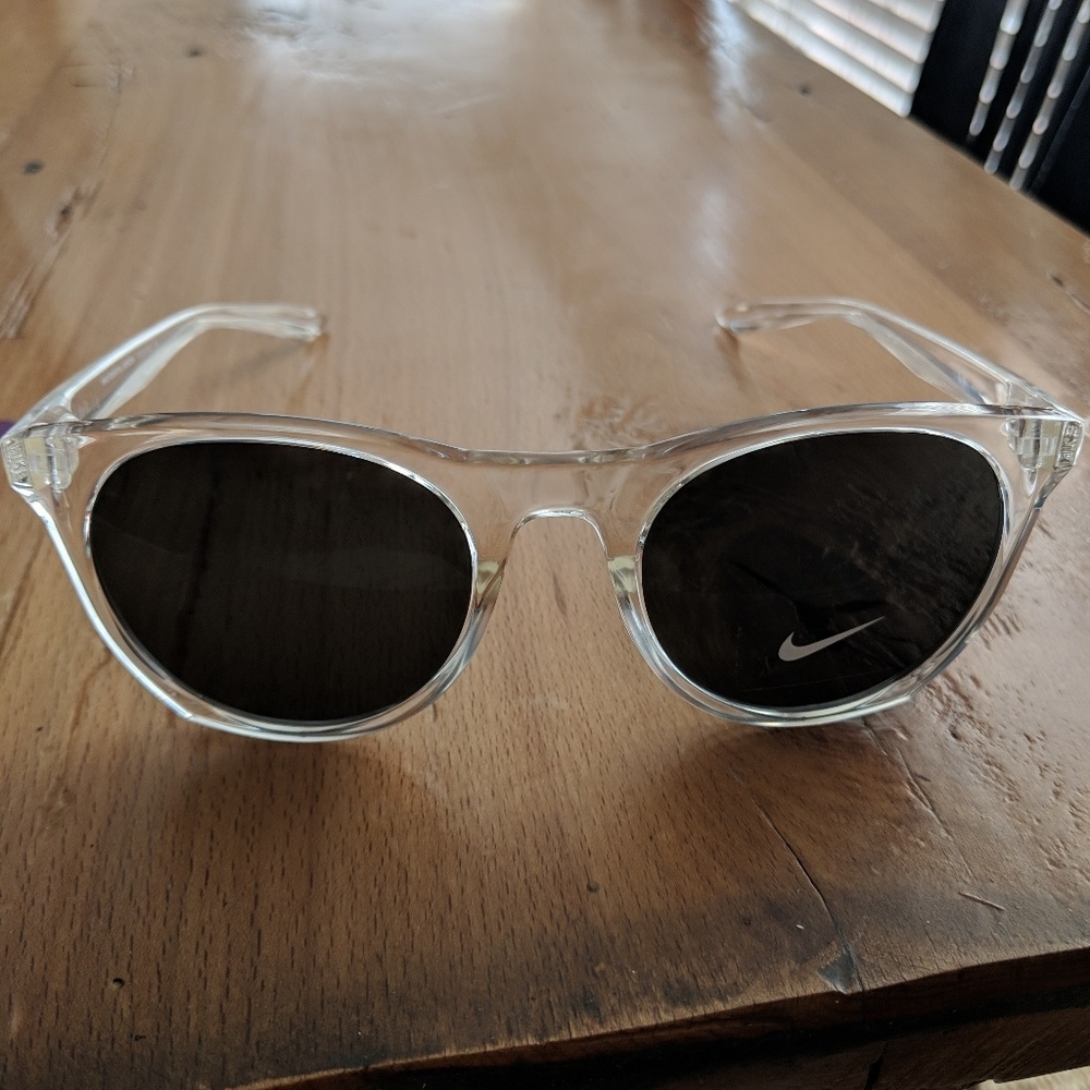 Nike essential horizon sunglasses